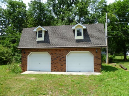 Front view of this Kimbal TN garage after painting